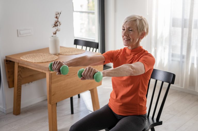10 minutes par jour et pas plus cet exercice sur une chaise est le meilleur pour les seniors