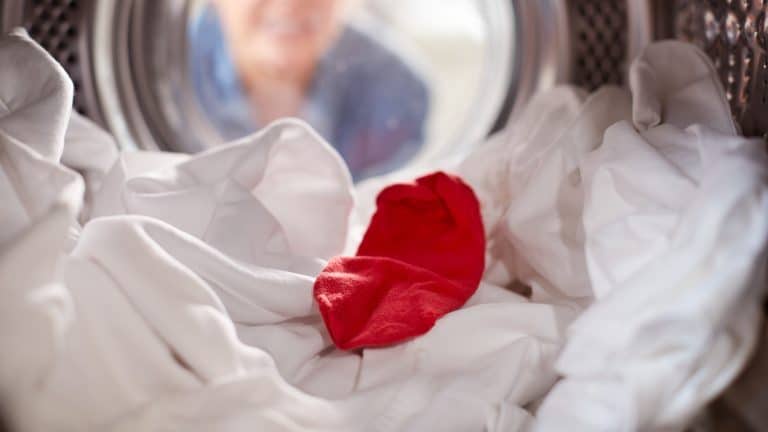Comment récupérer du linge blanc qui a déteint en rose