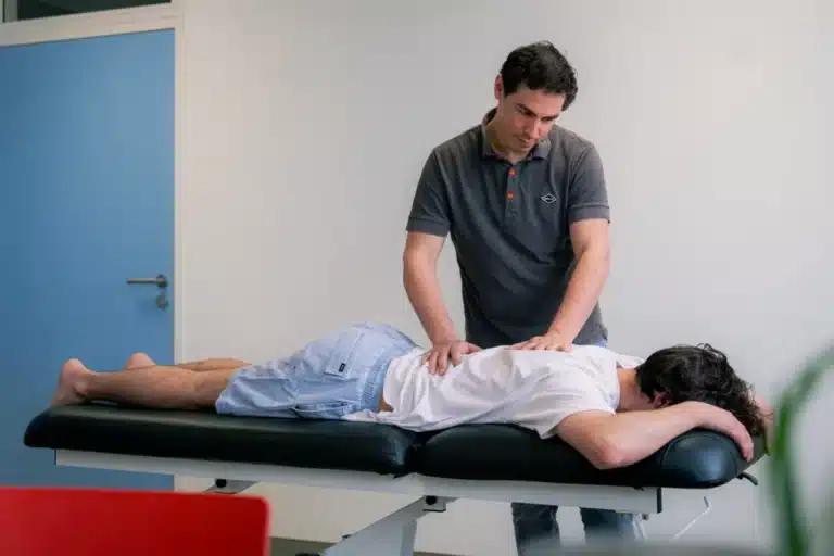 un ostéopathe peut il guérir une tendinite du moyen fessier